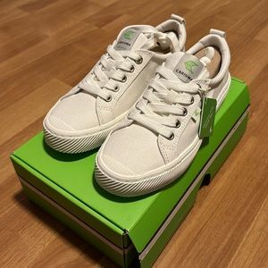 Cariuma OCA Low Off-white Canvas Sneakers
